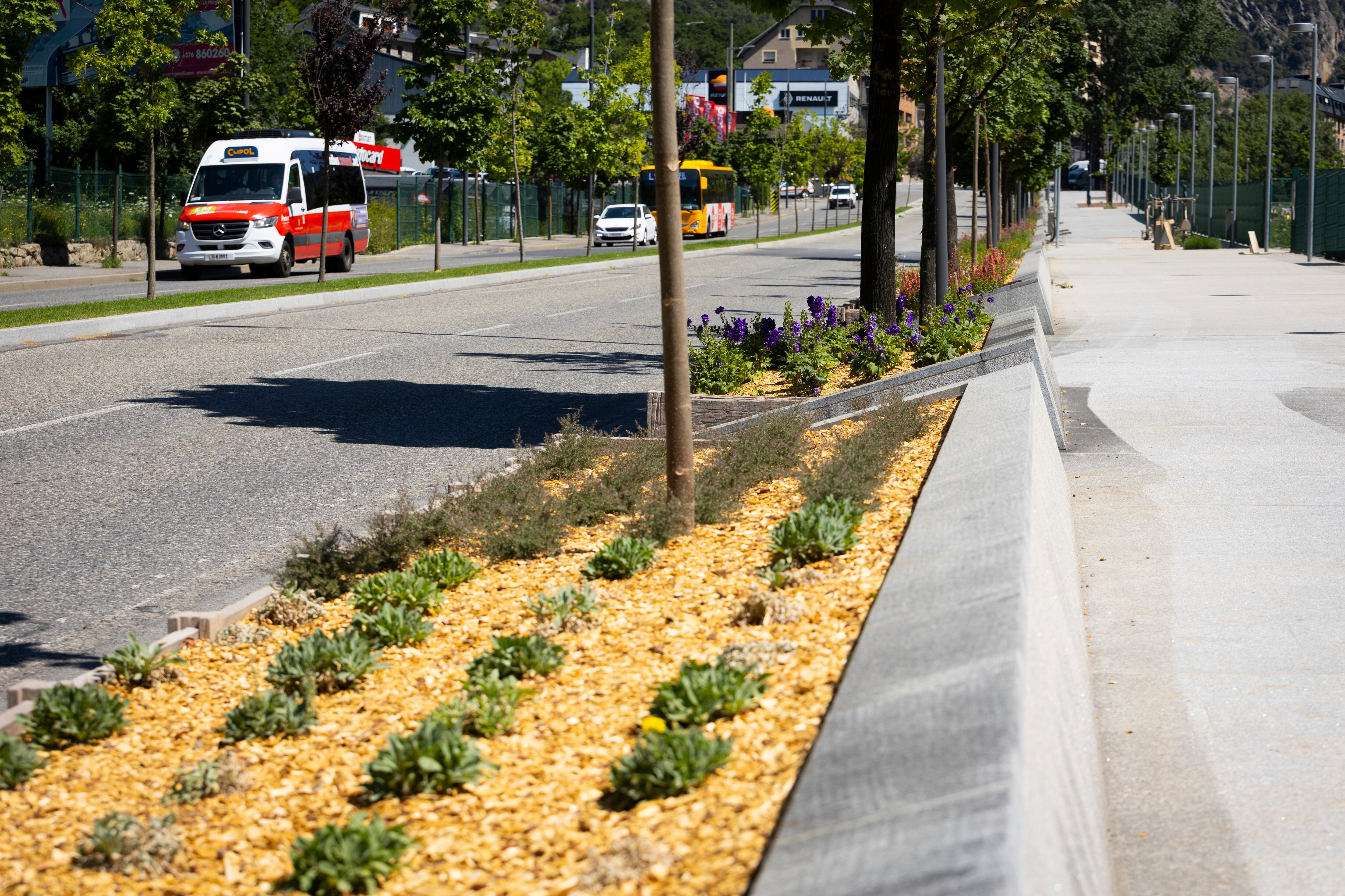 El bus comunal d'Andorra la Vella dirigint-se cap a la Margineda. El servei va augmentar el nombre de passatgers l'any passat.