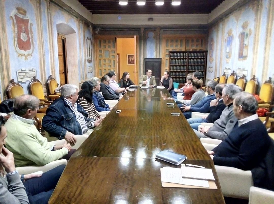 Reunión entre empresarios y comerciantes con representantes del equipo de Gobierno