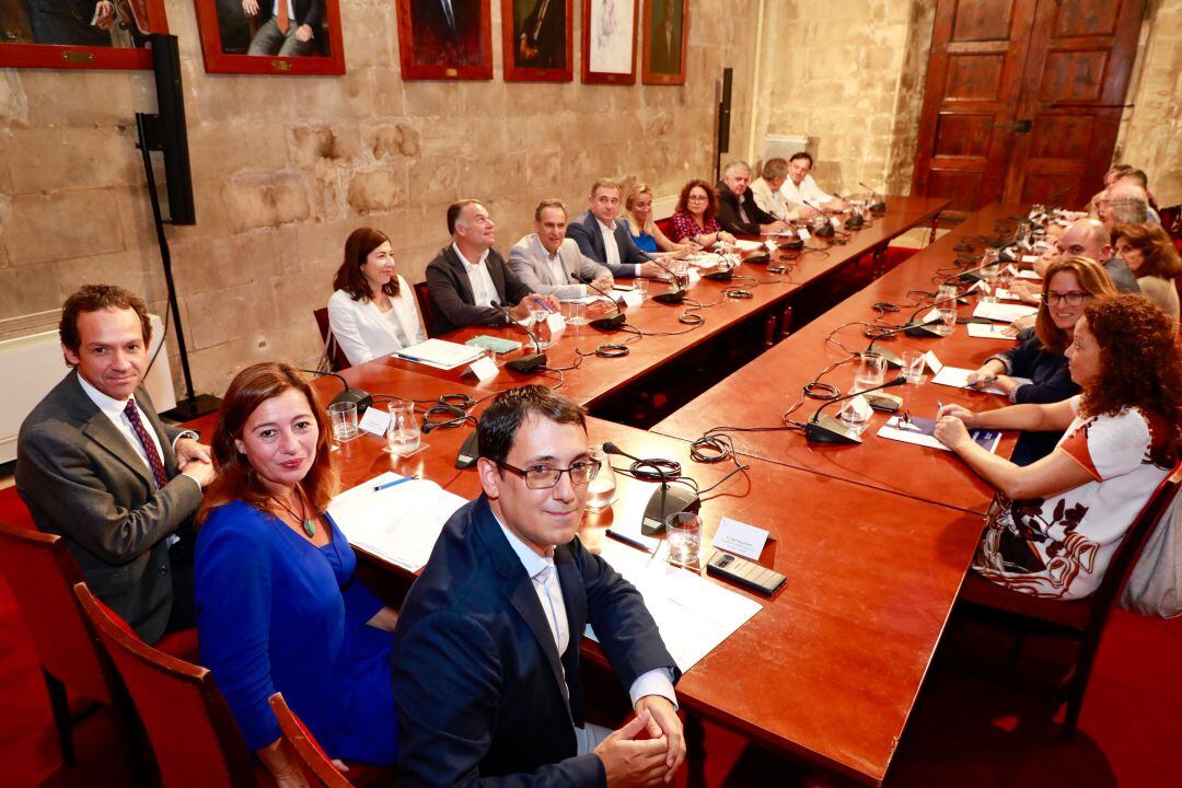 Imagen de la reunión de este lunes en la sede del Govern 