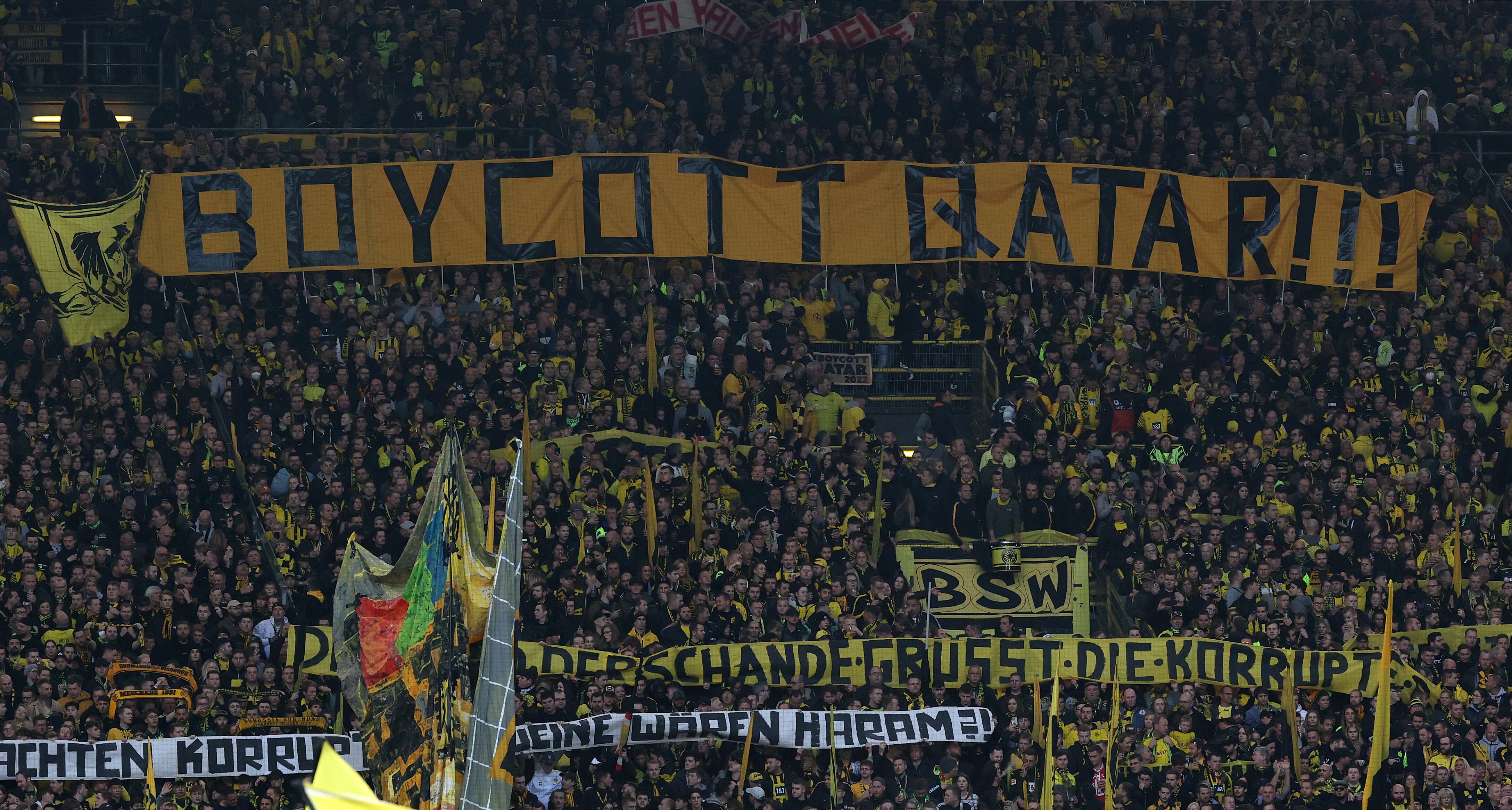 Pancarta contra el Mundial de Qatar en el Signal Iduna Park.