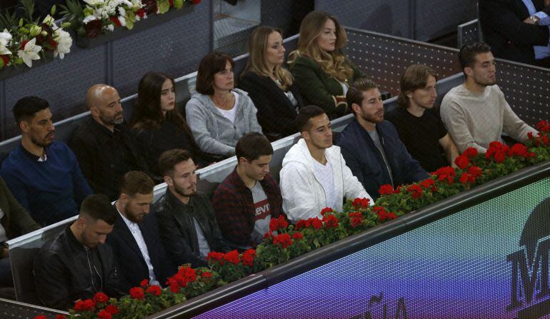 Jugadores de Real Madrid y Atlético de Madrid, durante el partido de Nadal ante Goffin