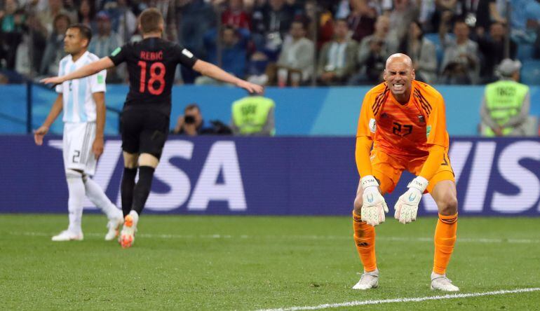 Willy Caballero lamenta su error en el primer tanto de Croacia.