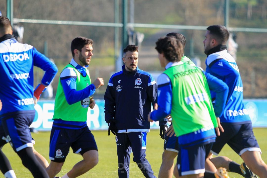 De la Barrera dirigió el primer entrenamiento a los mandos del Deportivo