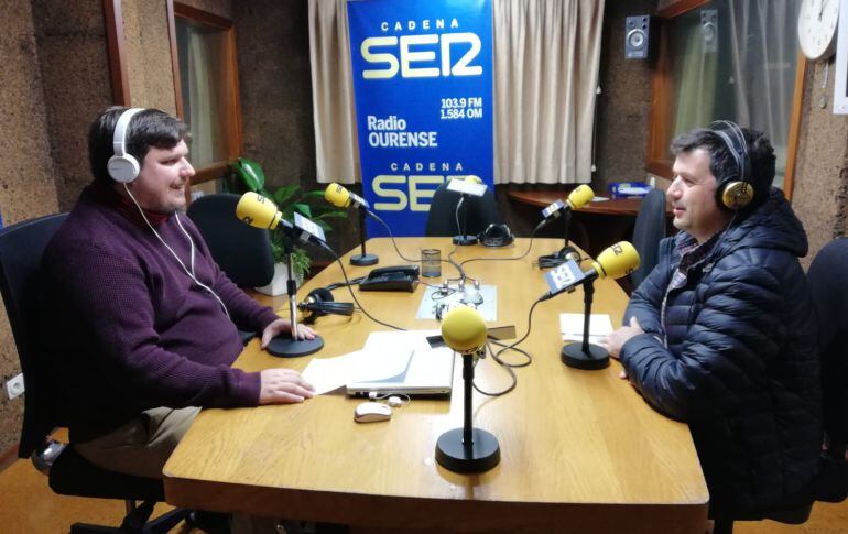 Francisco Fraga en los estudios de Radio Ourense