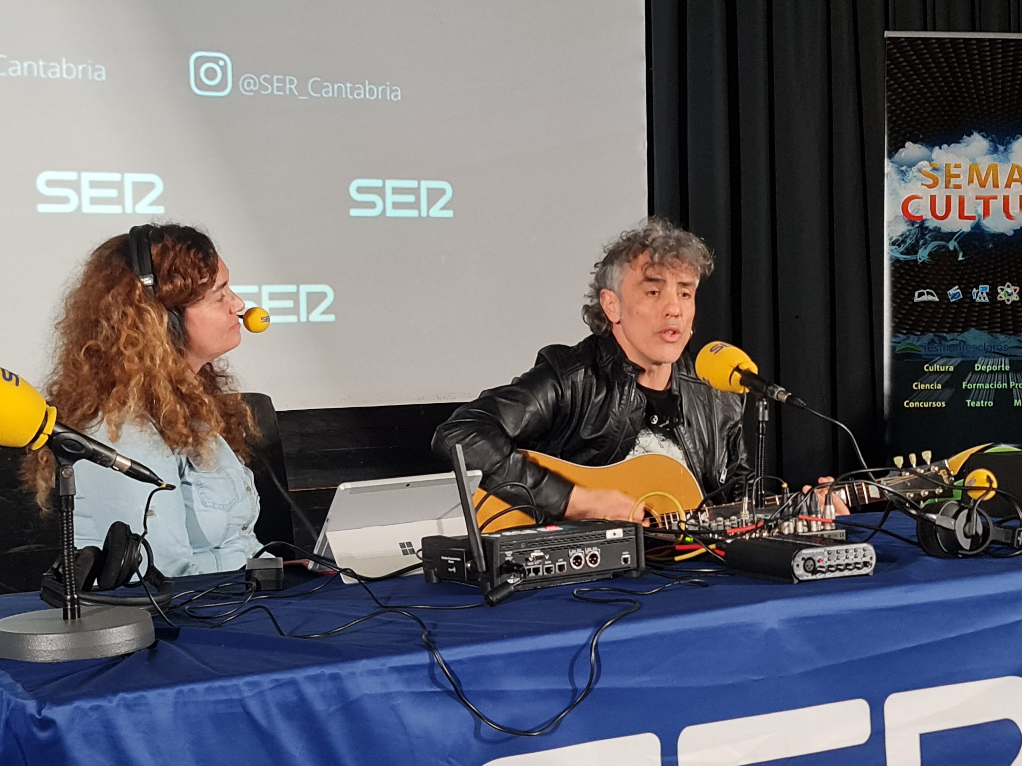 Fito Garmendia durante un momento de su actuación.