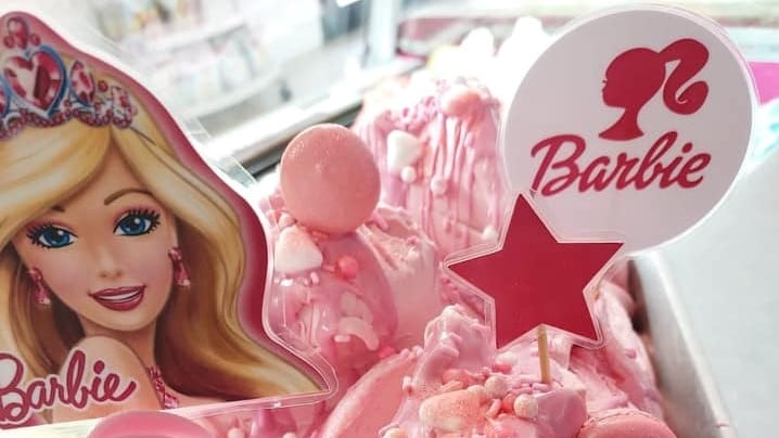 Marco Miquel anuncia en Radio Alicante el nuevo helado de Barbie.