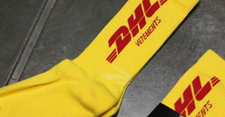 Colección de Demna Gavasalia inspirada en la marca de transporte mensajería DHL