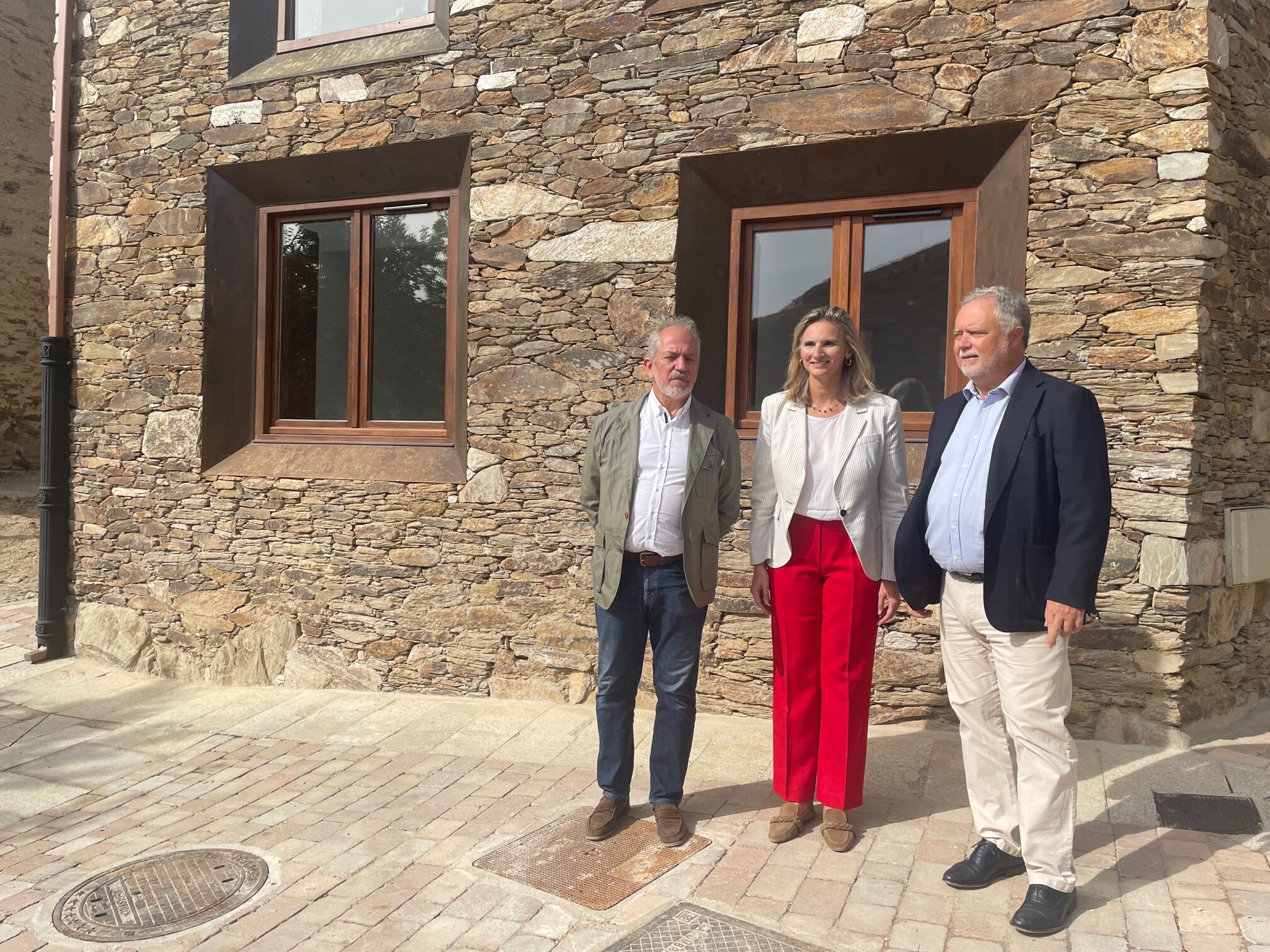 La consejera de Medio Ambiente, Vivienda y Agricultura de al Comunidad de Madrid, Paloma Martín, durante su visita a La Hiruela