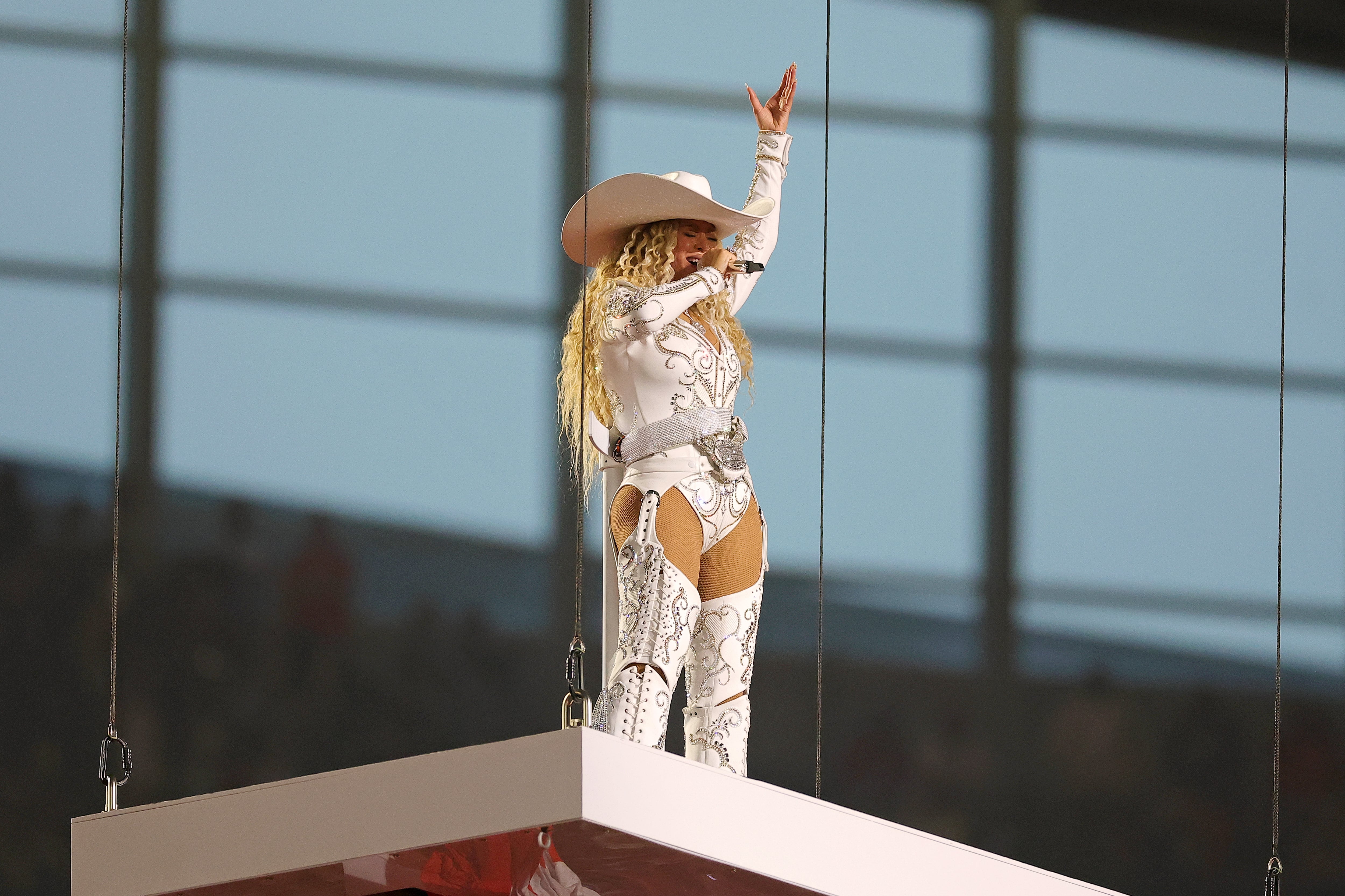 La cantante norteamericana Beyoncé durante su actuación en el estreno de la NFL en Netflix.