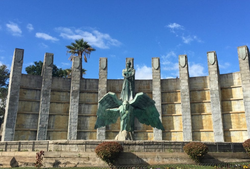 El monumento a Francisco Franco, popularmente conocido como &#039;Monumento a Franco&#039;, es una fuente escultórica que se encuentra en la ciudad de Santa Cruz de Tenerife (Islas Canarias, España). Es obra de Juan de Ávalos.