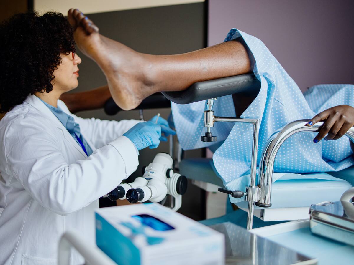 ¿Es normal sentir vergüenza al desnudarse en el médico?