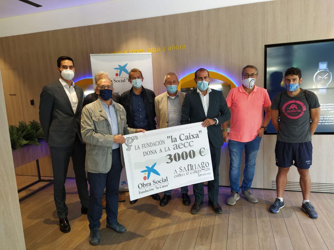 La Caixa colabora con la causa de la AECC