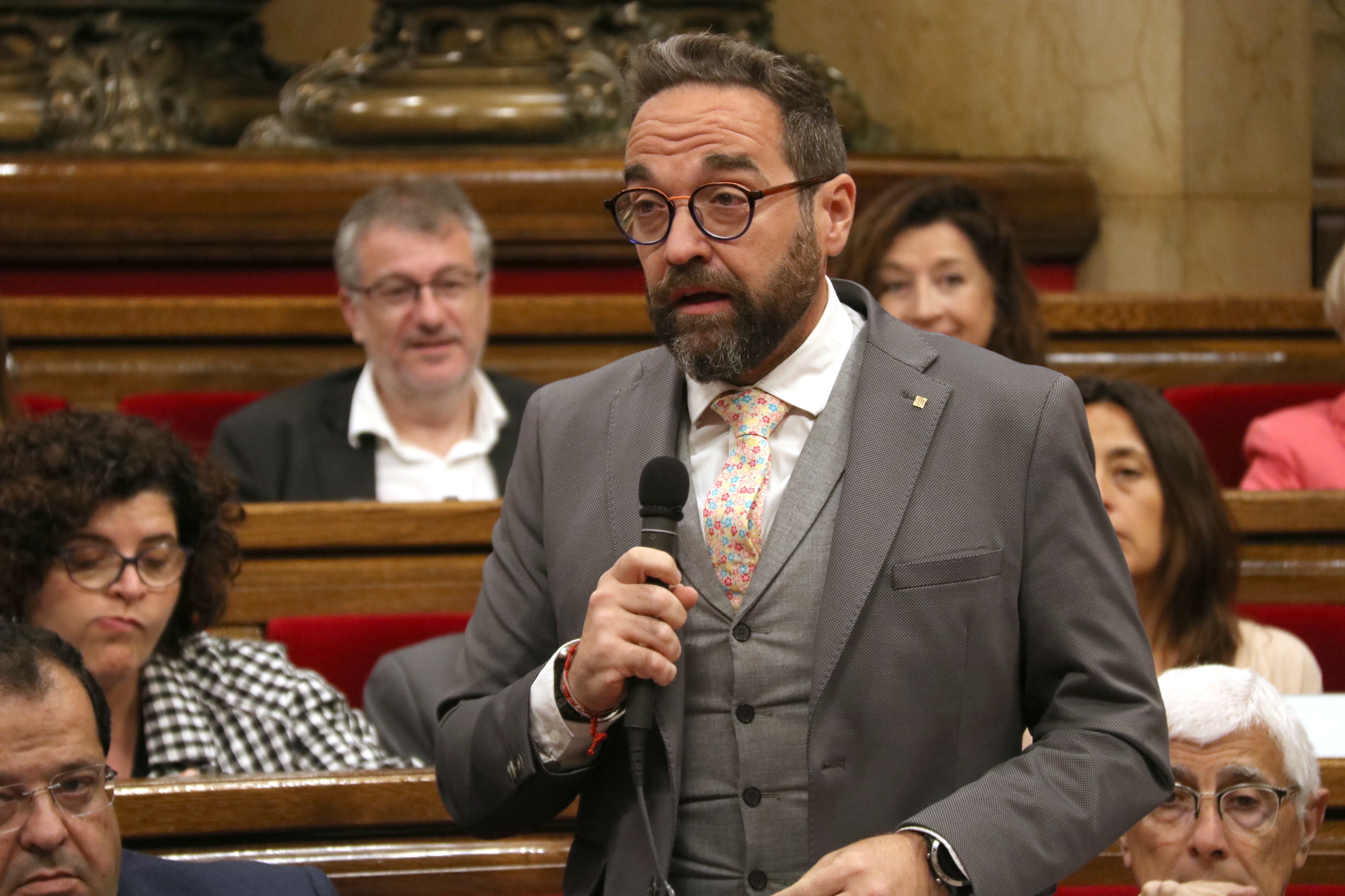 El conseller de Territori, Juli Fernández, en una intervenció al Parlament.