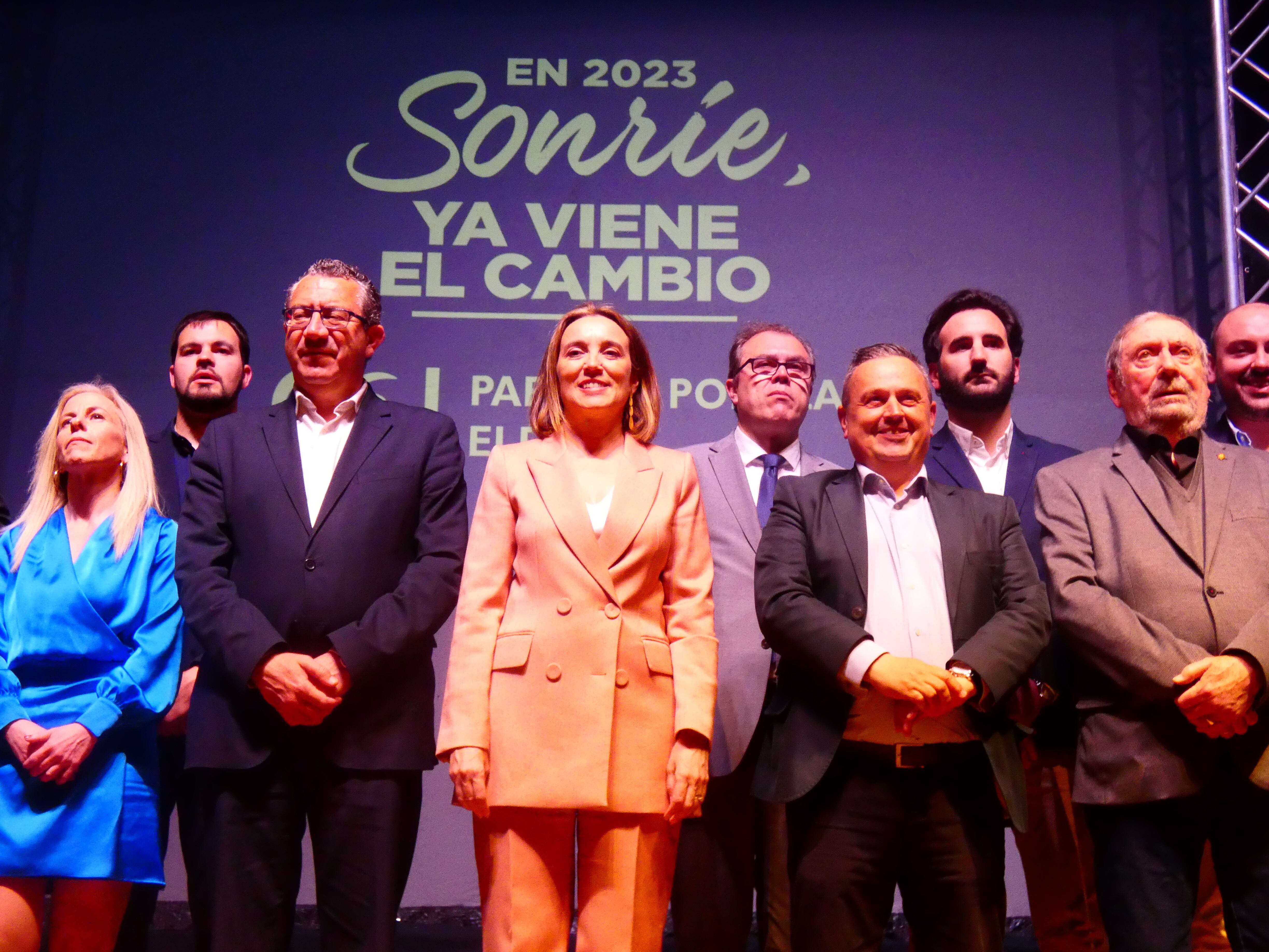 Toni Pérez, presidente provincial, Cuca Gamarra, secretaria general del Partido Popular en España y Paco Sánchez en el acto de apoyo de la candidatura a alcaldable de Elda