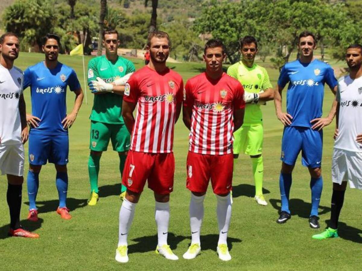 ¡Hay que fichar media plantilla en el Almería!