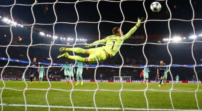 Ter Stegen ve como entra el gol de Di María 