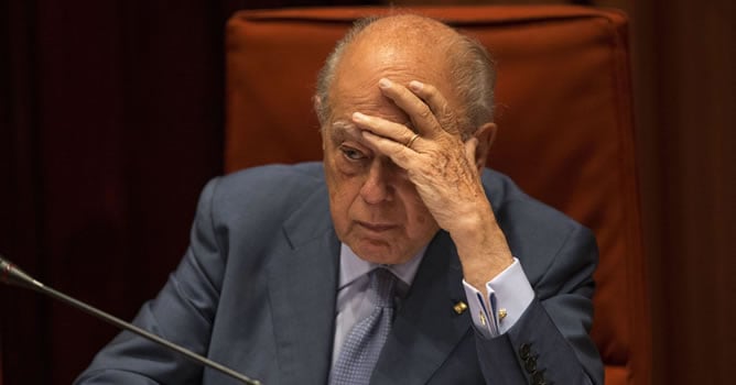 El expresidente de la Generalitat, Jordi Pujol, durante su comparecencia ante la comisión de Asuntos Institucionales del Parlament de Cataluña donde ha acudido para explicar sus cuentas en el extranjero.