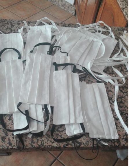 Mascarillas realizadas por un grupo de voluntarias del barrio de Cañero en Córdoba