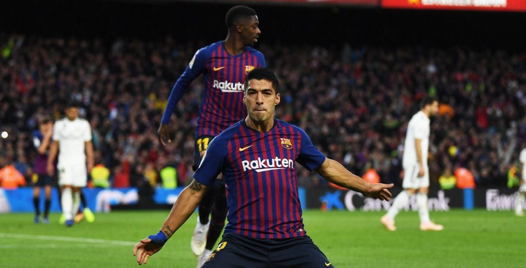 Luis Suárez celebra un gol en el Camp Nou