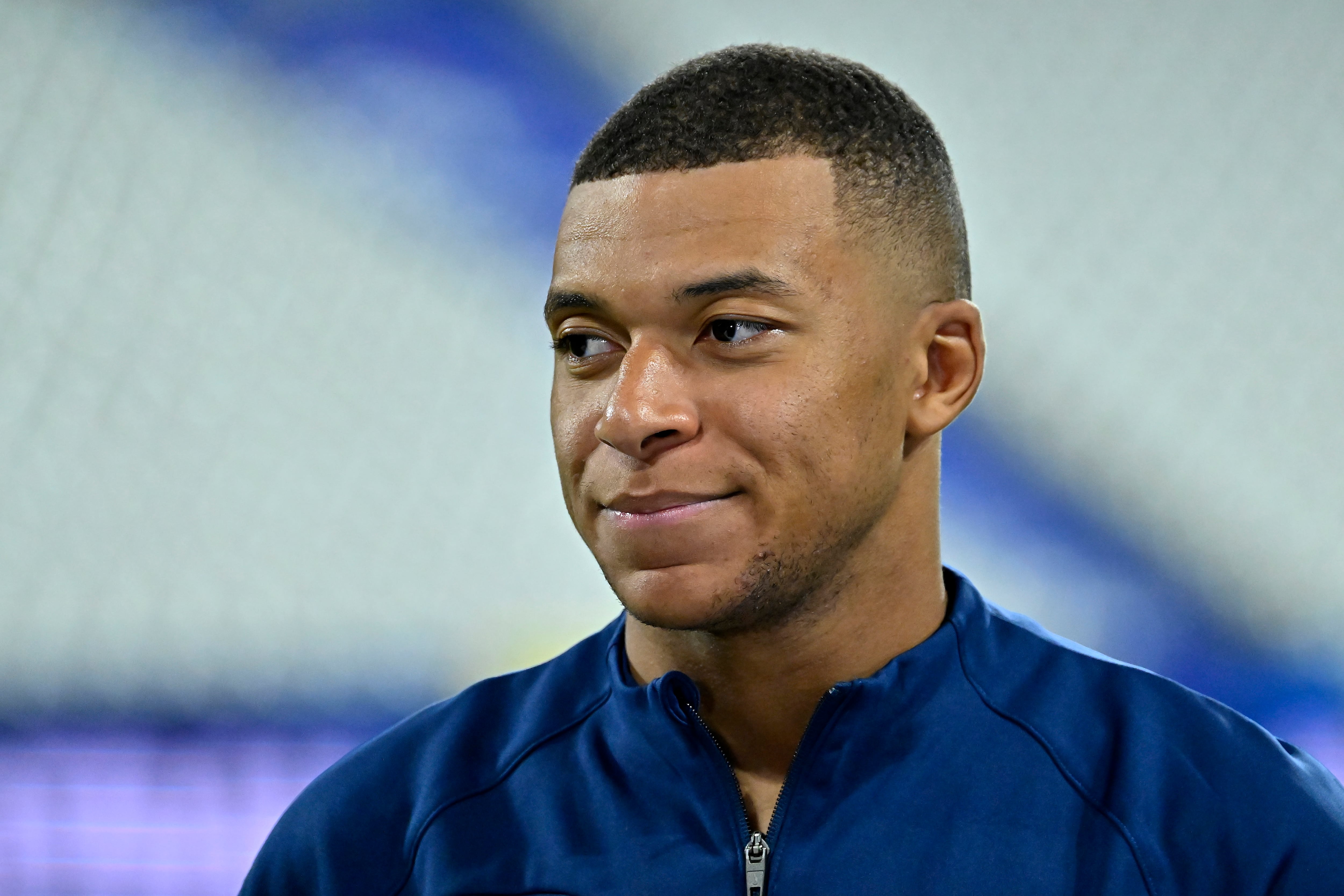 Kylian Mbappé vuelve a protagonizar el mercado de verano.