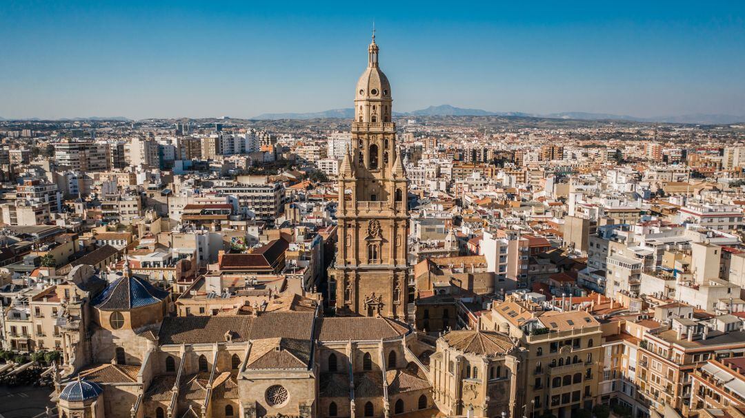 Imagen panorámica de Murcia con la torre de la Catedral en el centro