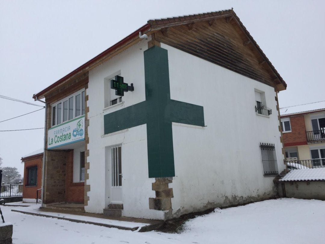 Exterior de la farmacia.