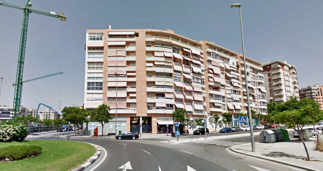 Edificio del PAU 2 en el que un menor se ha precipitado al vacío