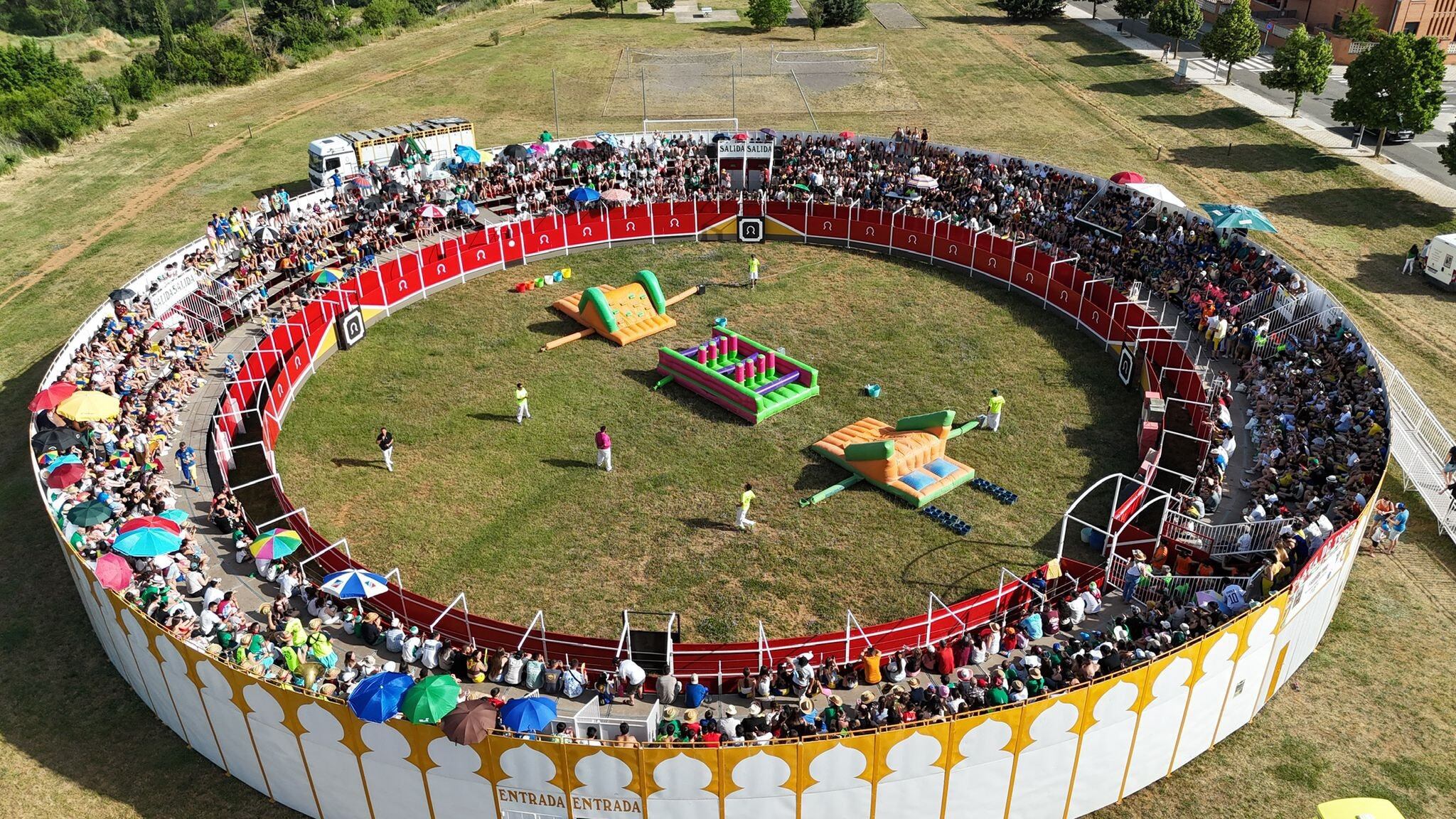 Respaldo peñista a los espectáculos taurinos en la plaza de toros portátil
