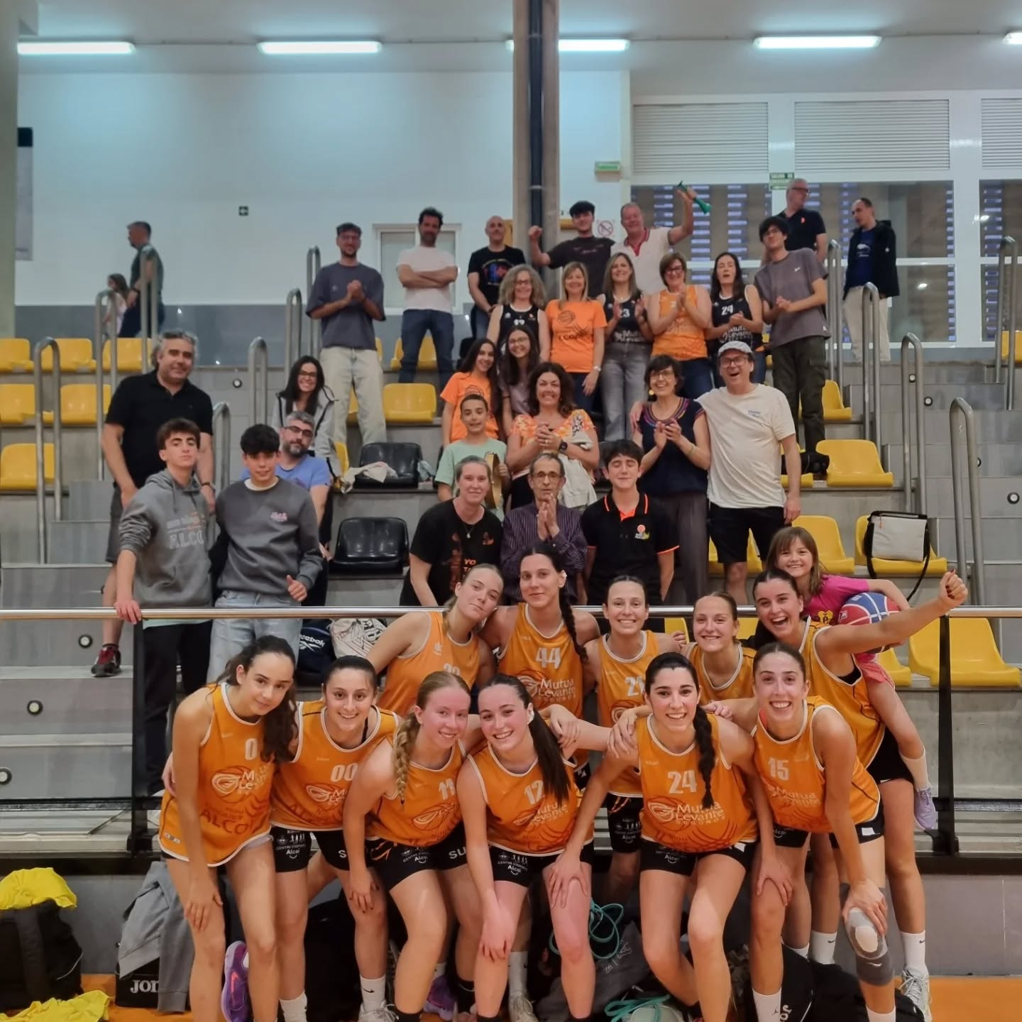 Con la afición que se desplazó a Taverne