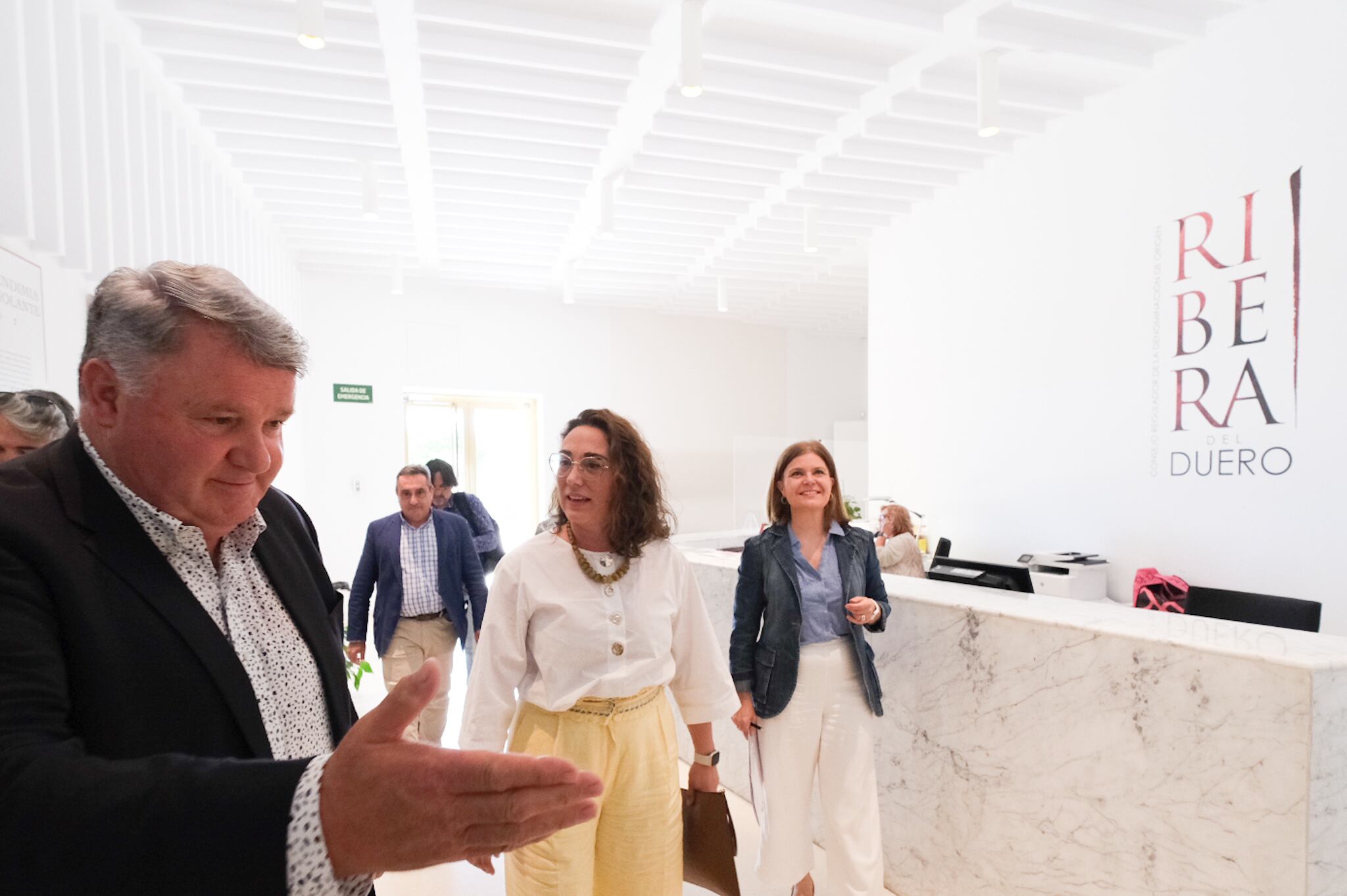 El presidente del CRDO Ribera del Duero, Enrique García, ejercía como anfitrión de este encuentro