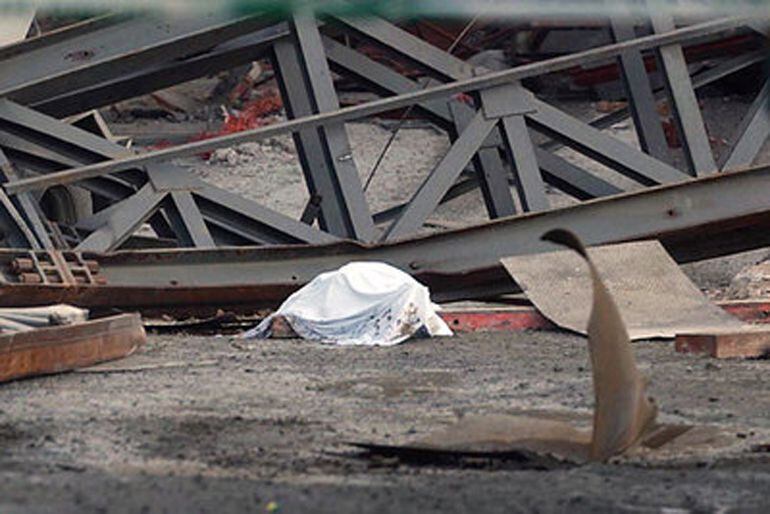 Accidente en las obras de la A-7 de Almuñécar (Granada) en el viaducto del río Verde con seis obreros fallecidos el día 7 de noviembre de 2005