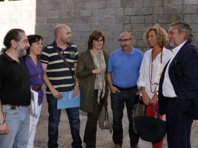 Alfredo Matesanz con Aurelio Martín y directivos de la Asociación de Periodistas de Segovia