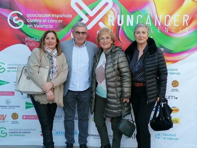 El concejal Vicent Lluch acudió a la presentación junto a la junta local de la AECC