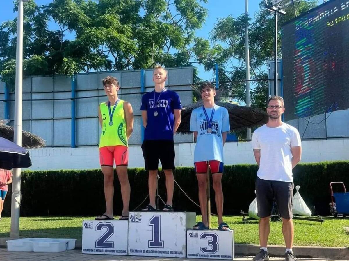 Recta final de competiciones para el Club Natación Villena
