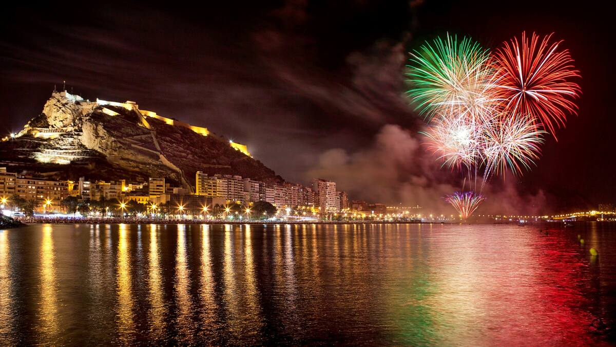 Luis Castillo, presidente Asociación Provincial de Hoteles de Alicante, sobre el cambio de ubicación del disparo de fuegos artificiales en Hogueras