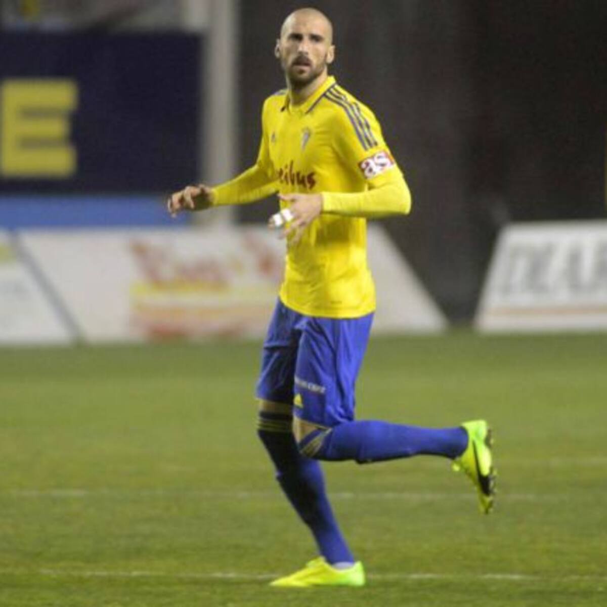 El Real Murcia intenta el fichaje de Iván Malón y Charlie Dean ya es oficial