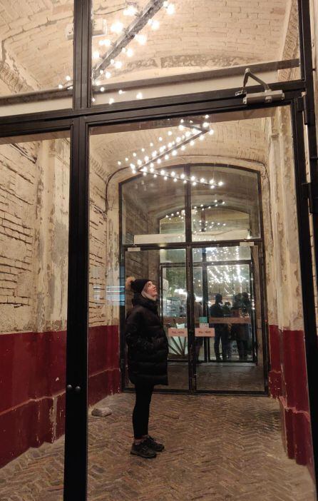 A Estíbaliz le gusta viajar al extranjero. Esta fotografía es de su viaje a Budapest.