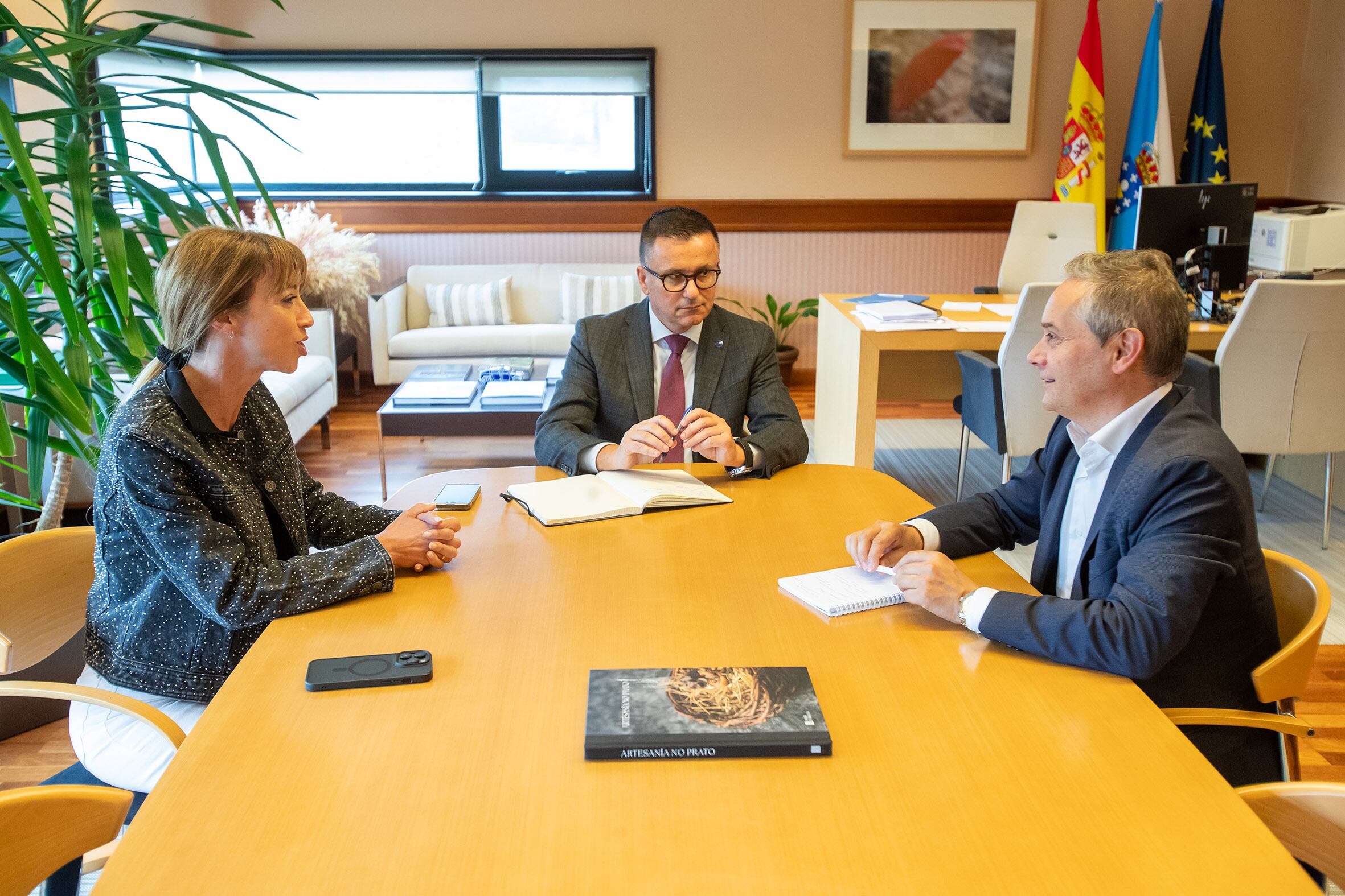 José González, conselleiro de Emprego, y Enrique Mallón, Secretario General ASIME, en una imagen de archivo