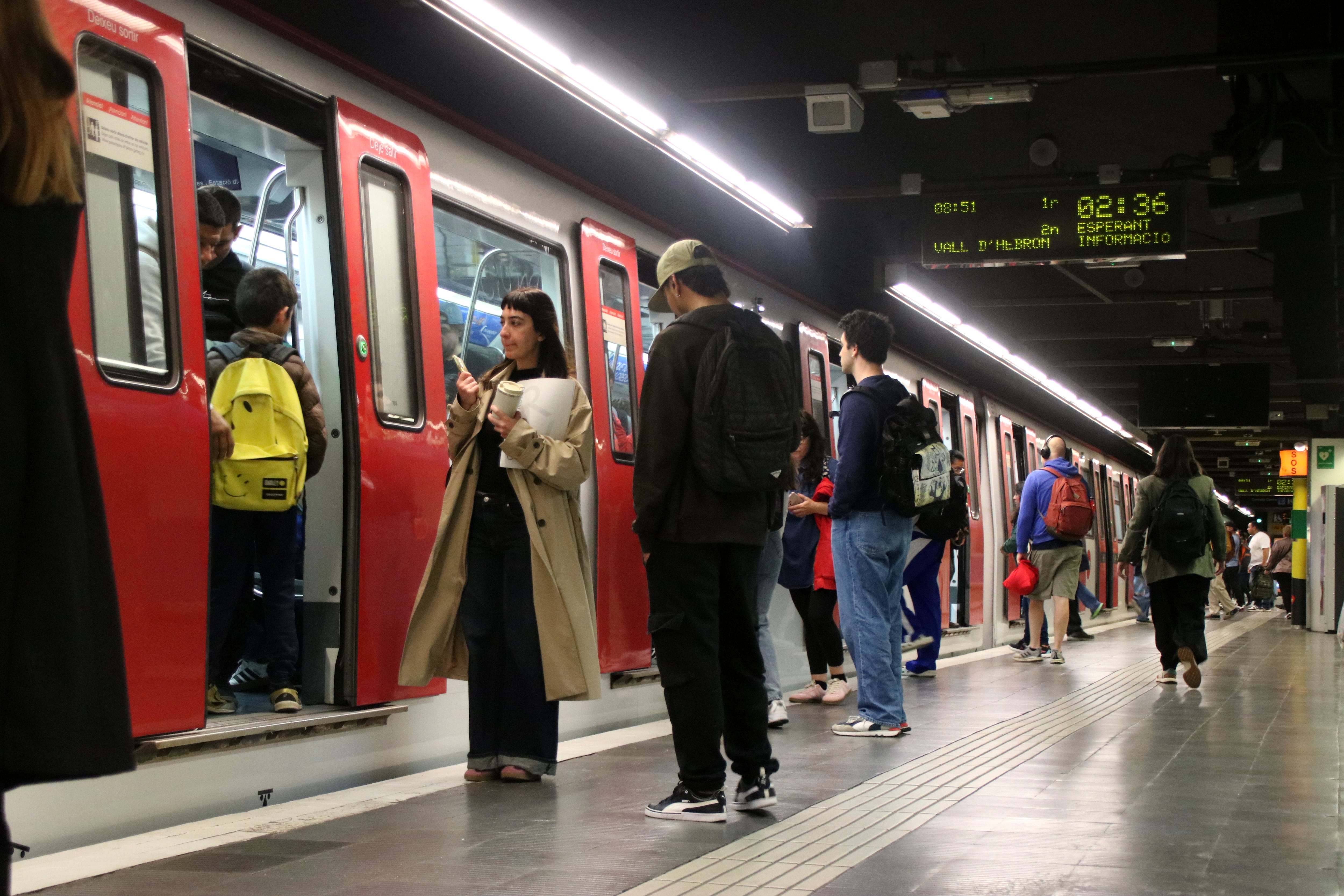 L'andana del metro de l'estació de Sants de l'L5