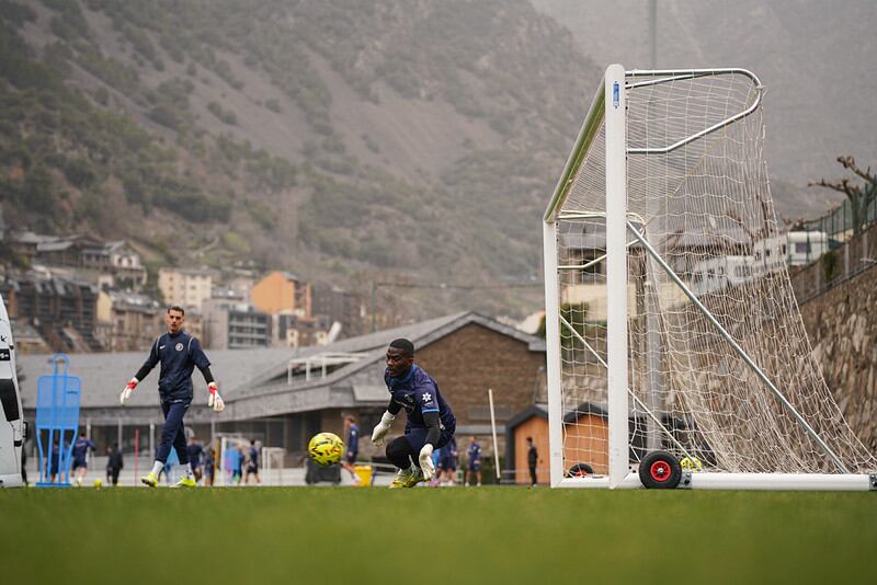 Owono li ha tret la tiularitat a Yaako de la porteria