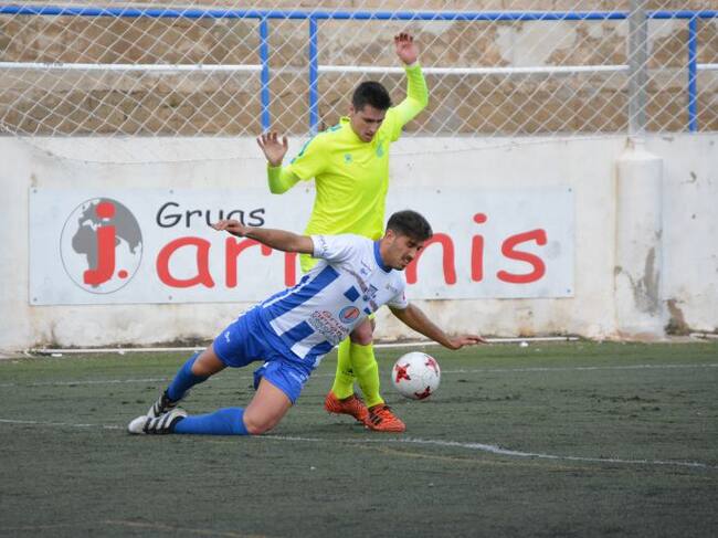 El buen partido de Miguel Sánchez no ha servido para ganar a su ex equipo