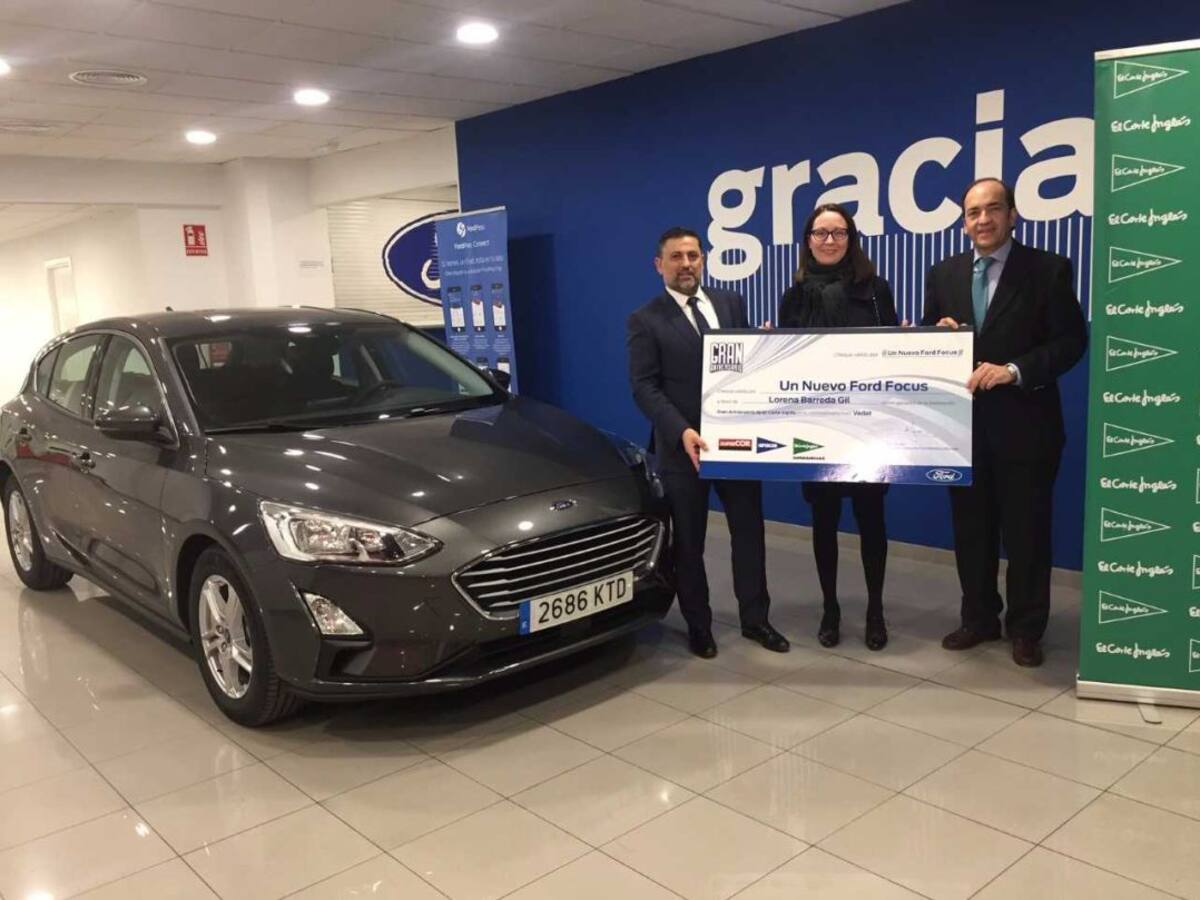 Vedat Mediterráneo entrega su Ford Focus a la ganadora del sorteo del 40 aniversario de El Corte Inglés