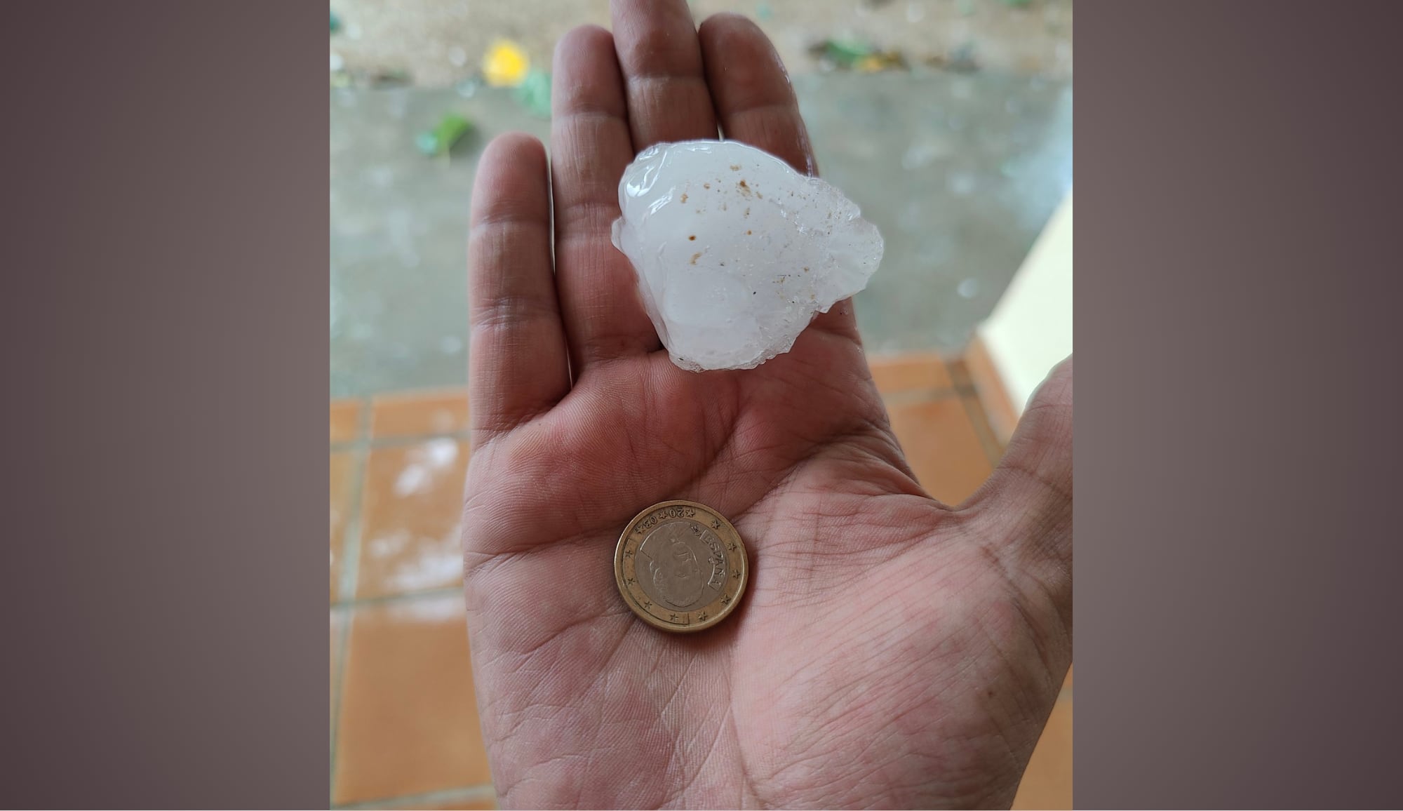 Granizo en Ontinyent ( Foto vía Twitter: Alberto Tormo)