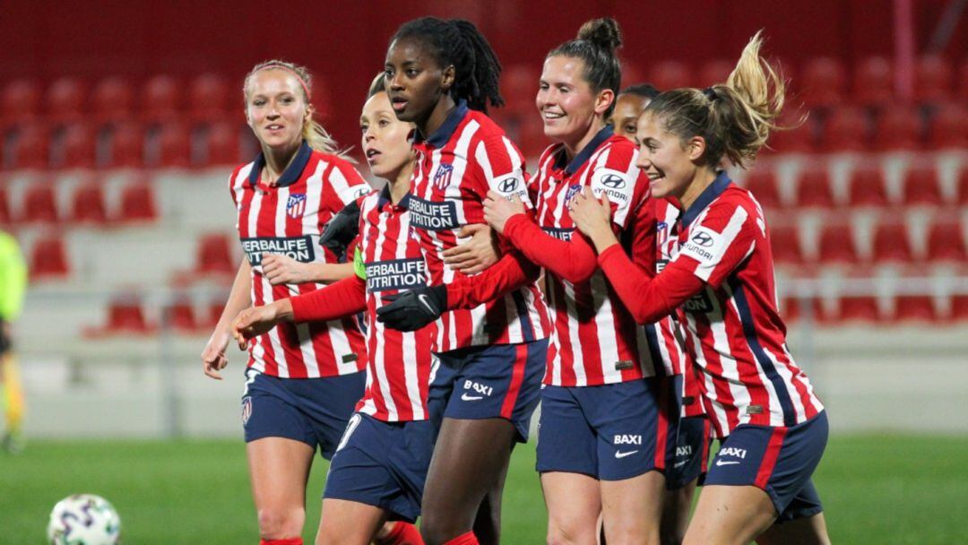 Jugadoras del Atlético de Madrid que este jueves, en su partido contra el Sporting de Huelva, serán las protagonistas del primer Carrusel Madrid especial fútbol Femenino.