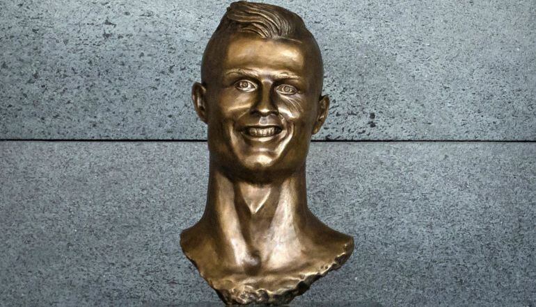 El busto de Cristiano en el aeropuerto que lleva su nombre