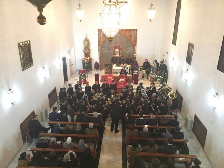 Concierto de la Banda Municipal de Pulianas, dirigida por Víctor Ferrer, después del acto de la Exaltación de la Semana Santa