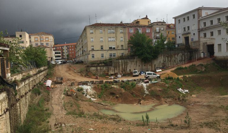 El agujero abierto para la construcción del aparcamiento