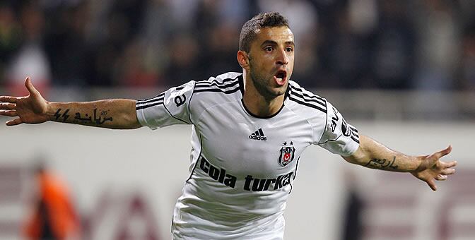 Simao celebra un gol con el Besiktas