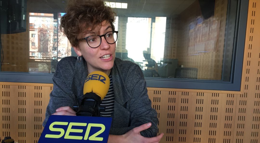 La alcaldesa de San Pelayo, Virginia Hernández, en los estudios de la Cadena SER