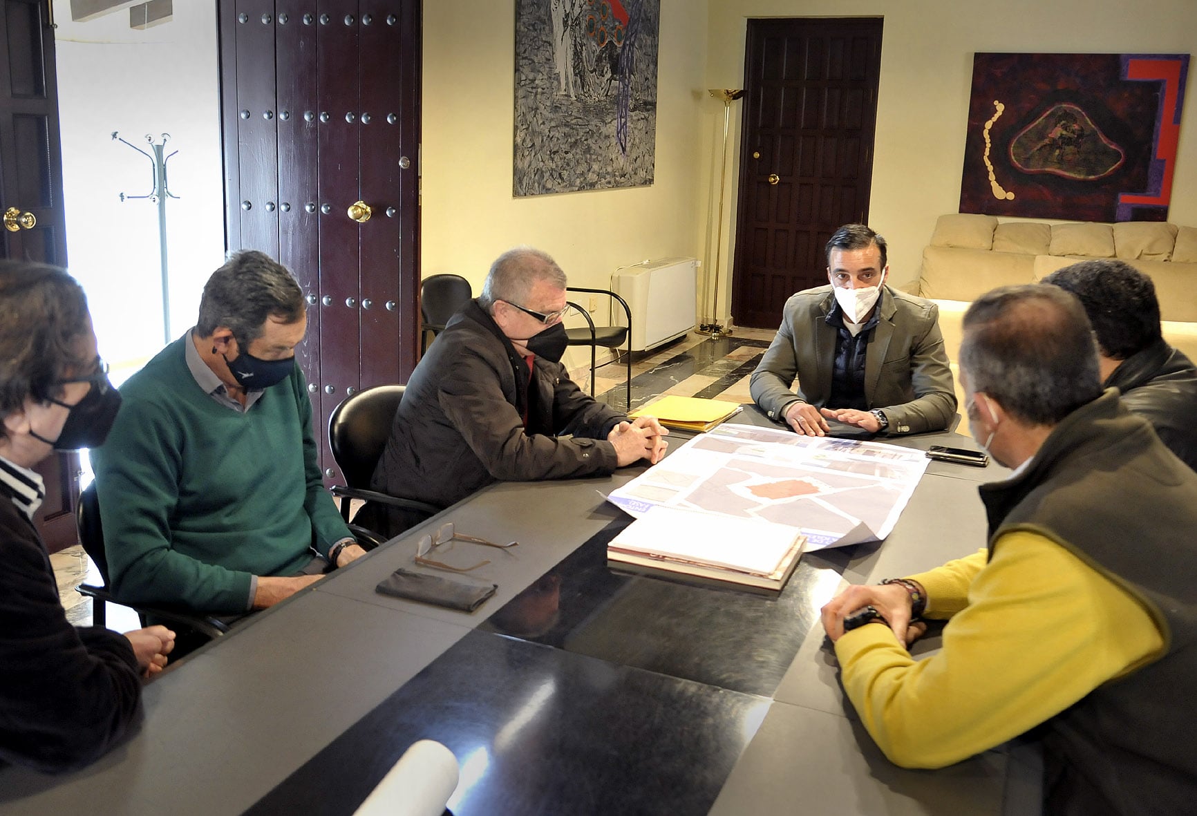 José Antonio Díaz durante la reunión con los representantes de las Hermandades